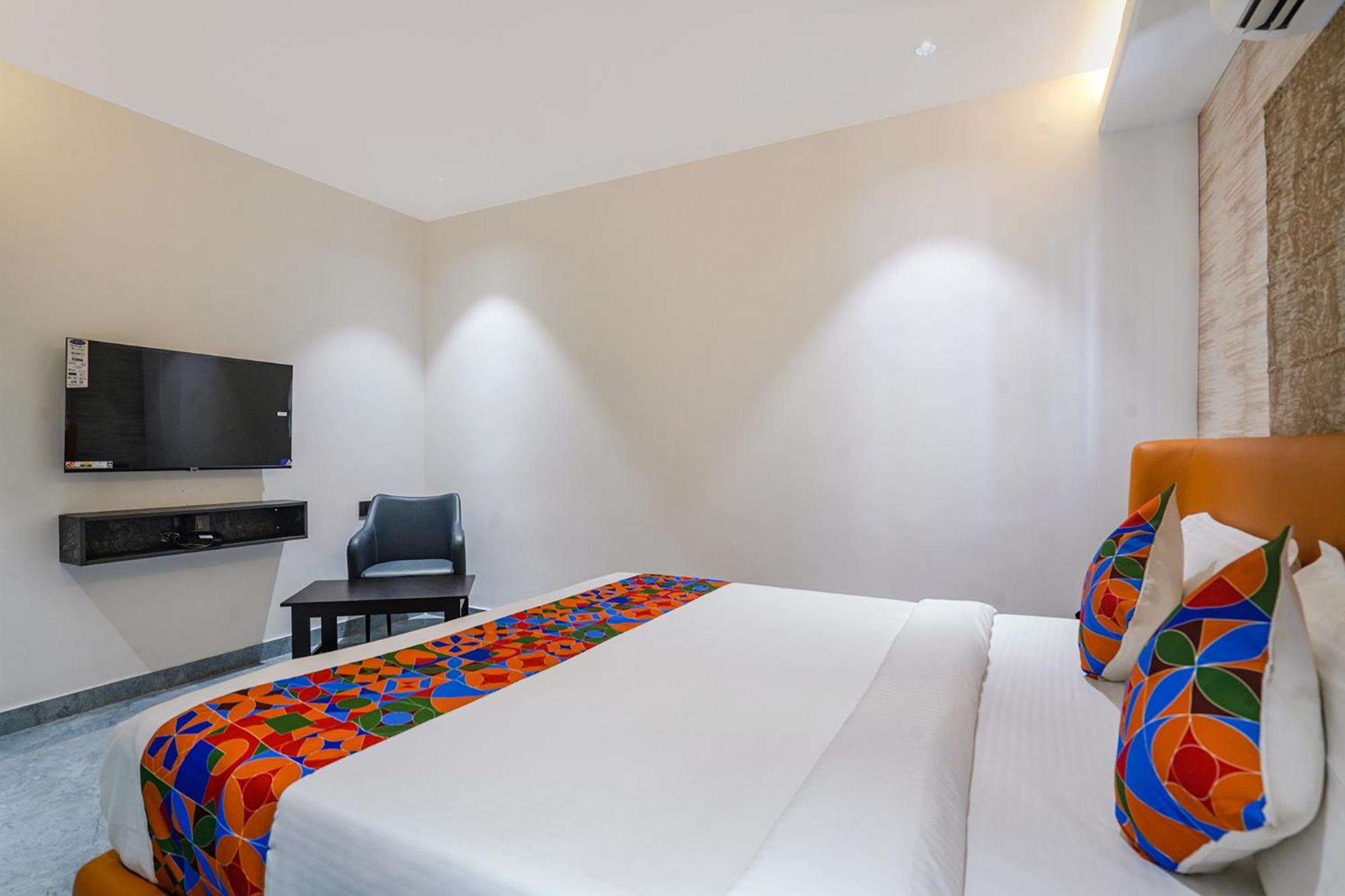 Fabhotel Prime Cloud 5 Studios Хидерабад Екстериор снимка